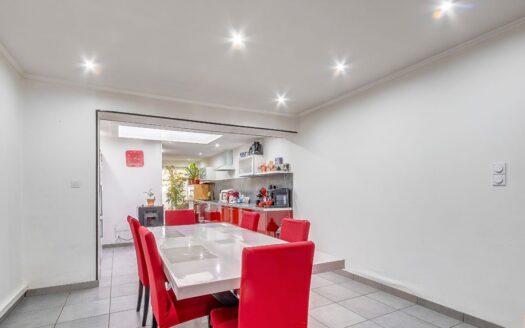 IDÉAL POUR FAMILLES : MAISON SPACIEUSE AVEC SUITE PARENTALE, JARDIN ET TERRASSE SANS VIS-À-VIS