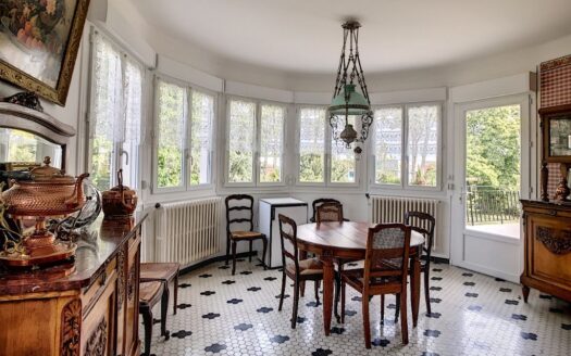 Maison individuelle 360 m2 sur terrain de 3 600 m2 divisible et constructible