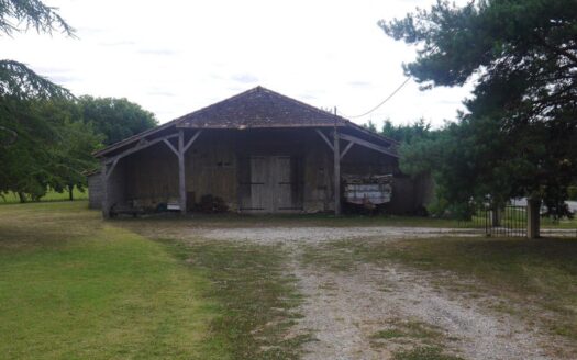 Petite propriété de 4ha4 maison et grange box a chevaux