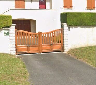 1/15  Maison à ruelle sur Touvre 102 m2 habitables sur sous-sol 267000 Euros