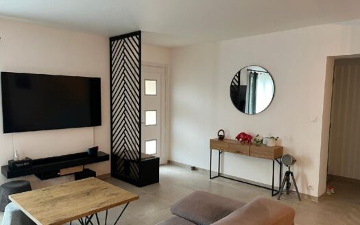 Charmante maison individuelle refaite à neuf avec terrain piscinable