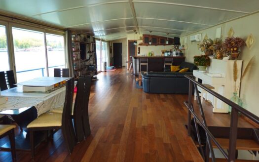 Magnifique Péniche Familiale de 290 m² Habitables sur la Seine