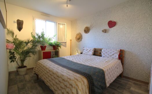 IDÉAL POUR JEUNES COUPLES OU RETRAITÉS : MAISON MODERNE AVEC JARDIN ET VUE MONTAGNES