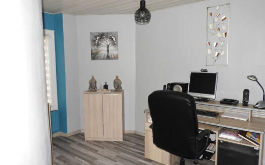 IDEAL FAMILLE – Charmante Maison à étages très bien entretenue