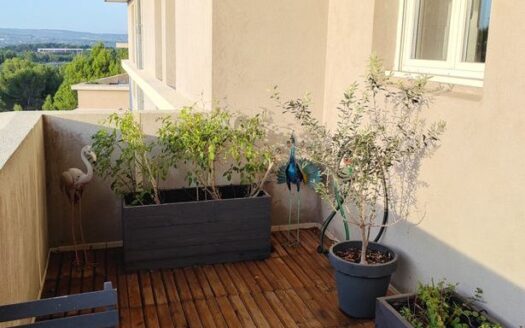 Appartement T3 60m², dernier étage avec balcon et parking