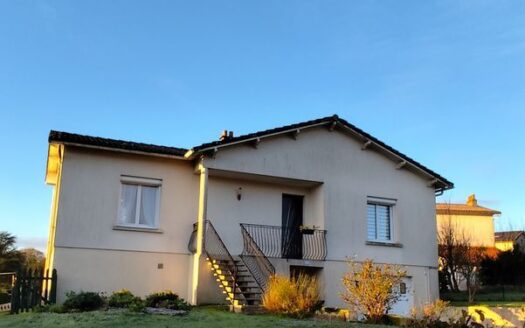 Grande maison sur sous-sol