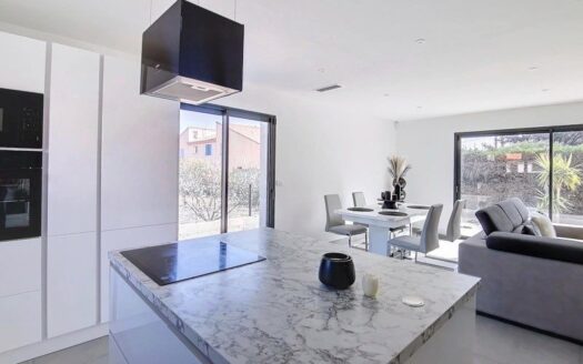 Villa 3 faces avec piscine 89m2