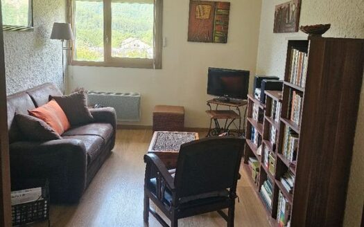 1/3  Appartement rez-de-jardin