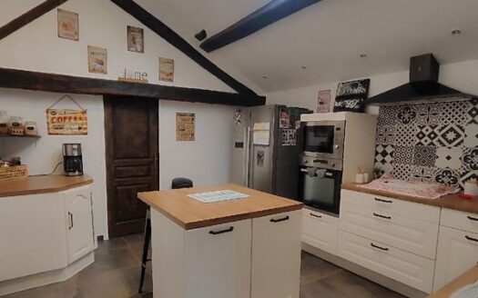 IDEAL FAMILLE- Grande maison rénovée avec charme avec un terrain de 680 m2