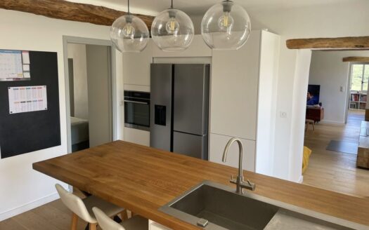 Appartement de caractère avec dépendances aménageables