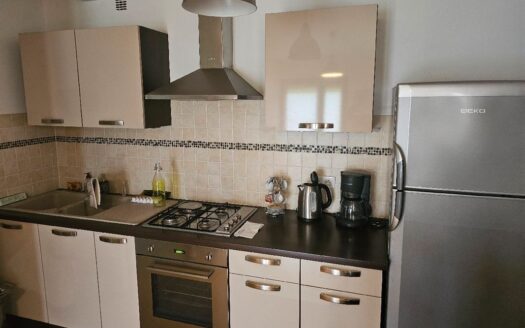 1/3  Appartement rez-de-jardin