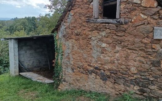 Maison Corrézienne Traditionnelle à Rénover – Vue Imprenable sur la Nature