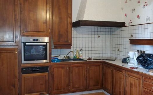 IDEAL INVESTISSEUR OU FAMILLE NOMBREUSE  : Maison de village / 2 appartements à Pont-en-Royans