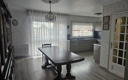Appartement T4 lumineux et en parfait état à Lille avec garage
