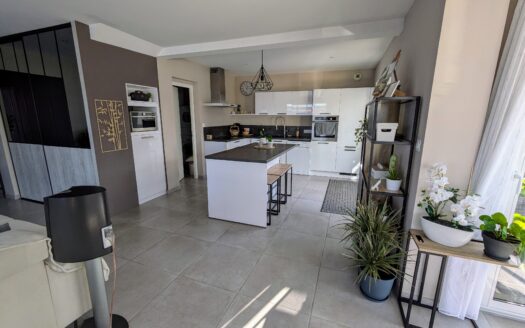 Superbe Villa Trois Faces Avec Piscine