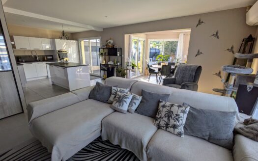Superbe Villa Trois Faces Avec Piscine