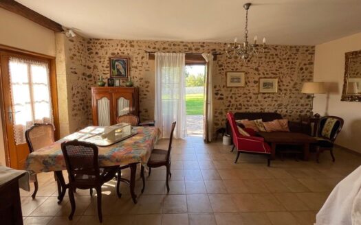 LONGERE 147m² sur terrain arboré de 2000m²