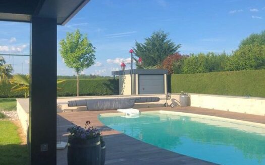 Maison 5 pièces 140m² Fussy – Belles prestations Extérieures