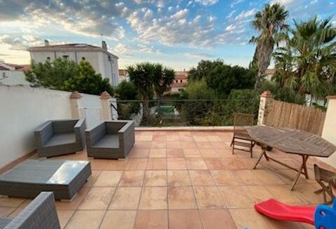 Maison de ville rénovée avec jardin, terrasse, piscine, parking