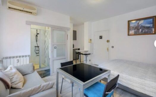 Studio directement sur le port de Nice