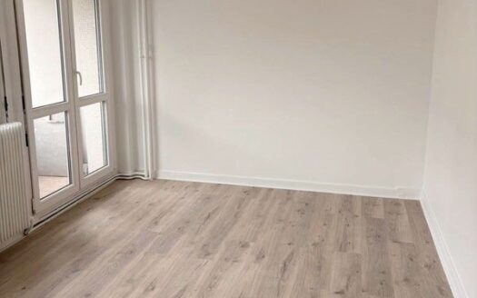 STUDIO 24m2 balcon/ cave refait à neuf métro Faidherbe Chaligny