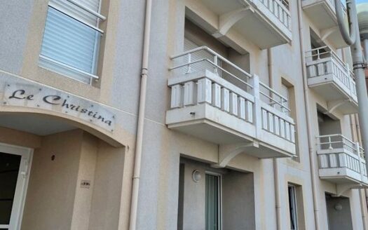 Appartement T3 de 76 m2, 100 m de la plage , rénovation très haut de gamme , quartier des Prési