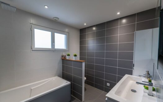 Charmante maison spacieuse de 123 m² avec 4 chambres à Metzeresche