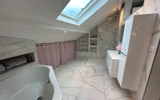 Élégant Duplex Lumineux avec Vue Dégagée