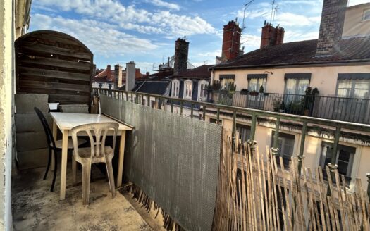 LOCALISATION EXCEPTIONNELLE + BALCON : Studio entre Cordeliers et Bellecour