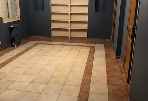 Maison de Village avec Garage, Cour et Jardin – Prête à Emménager