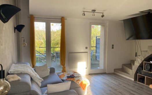 Charmante maison de village avec terrasses et jacuzzi à Alix
