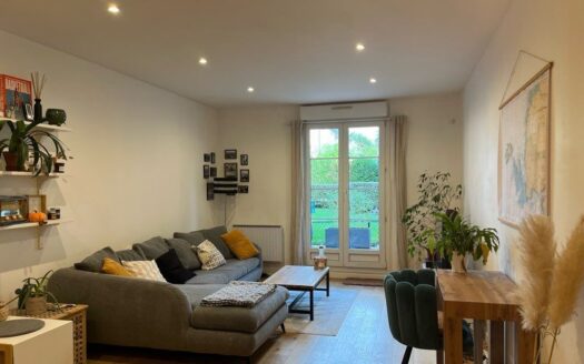 Appartement 2 pièces avec terrasse à Rueil, limite Suresnes
