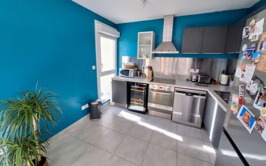 Appartement T3 lumineux de 67 m² orienté SUD avec grande terrasse et parking – Quartier La Liro