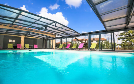 Propriété exceptionnelle– Vue imprenable, gîtes, piscine chauffée/couverte salles de réception