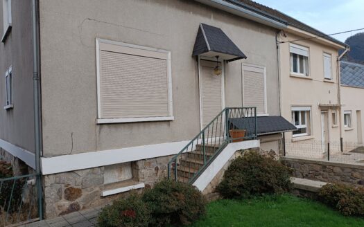 Maison mitoyenne d un côté a rénové