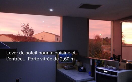 Maison atypique, grands vitrages, double garage