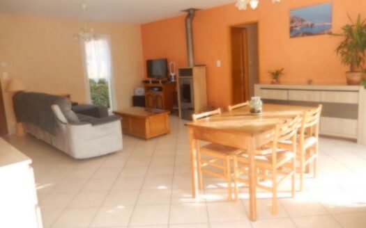 Maison de 126,5 m² sur grand terrain de 2397 m² avec piscine Idéal Famille