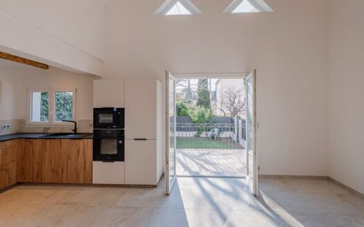Maison T4 de 93m² avec jardin, terrasse et parking, en centre-ville