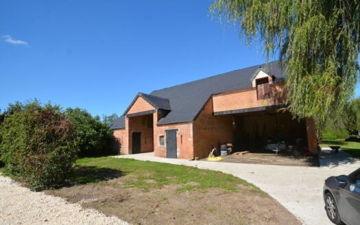 RARE : PROPRIÉTÉ D’EXCEPTION – LONGÈRE RÉNOVÉE, GRANGE À AMÉNAGER & PARC AVEC ÉTANG