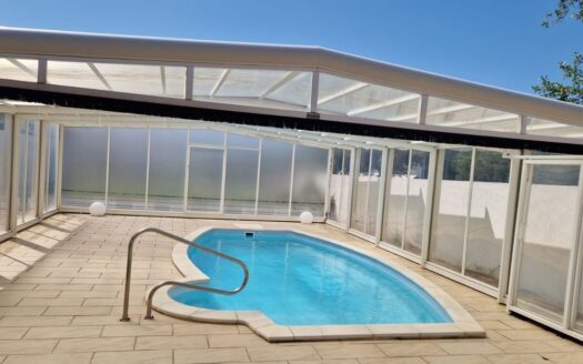 Villa 3 Chambres 120 m² sur 720 m² avec piscine couverte et panneau solaire