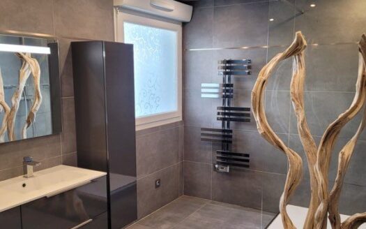 IDEAL COUPLE – Appartement avec très grand balcon