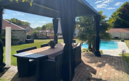 IDEAL FAMILLE – Superbe Longère en Pierre avec Piscine
