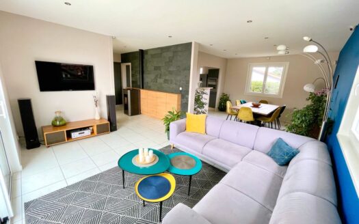Maison – 7 pièces – 165m2