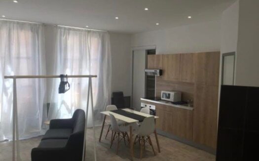 A vendre ensemble immobilier box + 2 studios