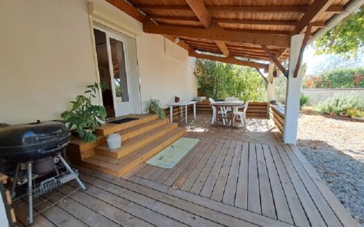 Maison 3 chambres ,Grand terrain ,piscine  ,garage .