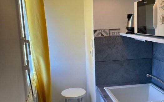 À VENDRE STUDETTE en front de Mer