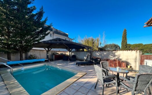 1/14  VILLA de 134 m2 , 3 chambres, garage, piscine ,double terrasses