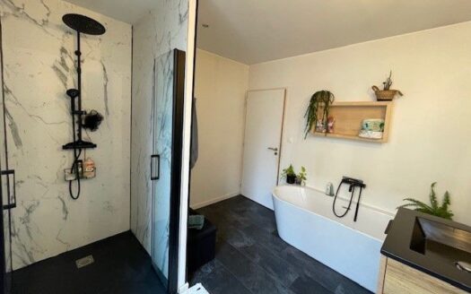 Maison – 7 pièces – 230m²