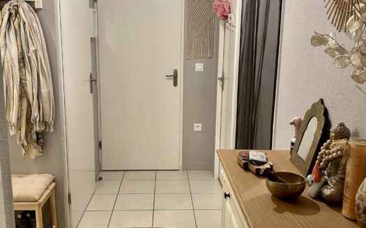 Appartement T3 de 61 m2 avec terrasse et place de parking privatif sécurisée