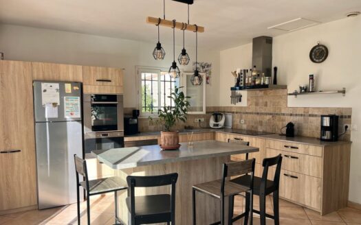 1/14  VILLA de 134 m2 , 3 chambres, garage, piscine ,double terrasses
